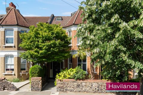 Eaton Park Road, London N13