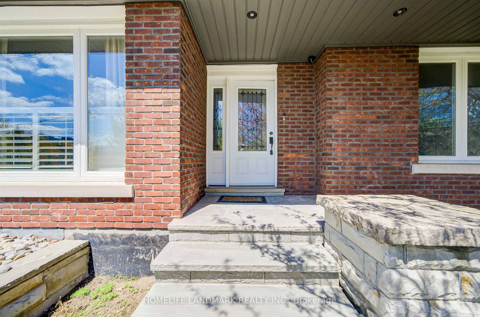 Additional image 3 of 102 Stratford Crescent, Toronto, ON, M4N 1C6