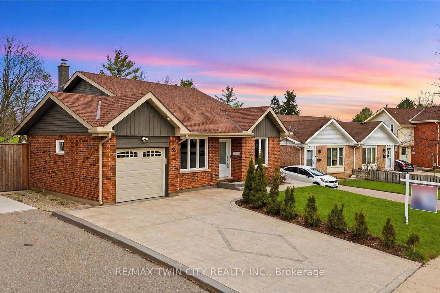 86 Carlyle Drive photo 2