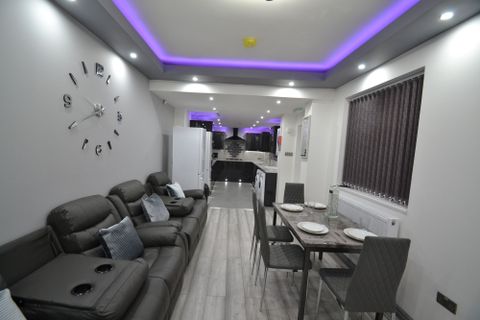 Langdale Road, Manchester M14, Room to rent
