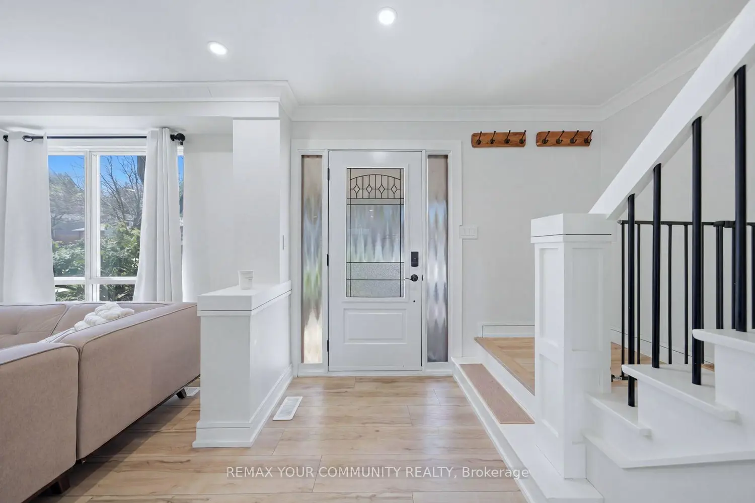 150 Connaught Crescent photo 2