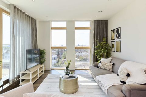 Queen's Park NW6