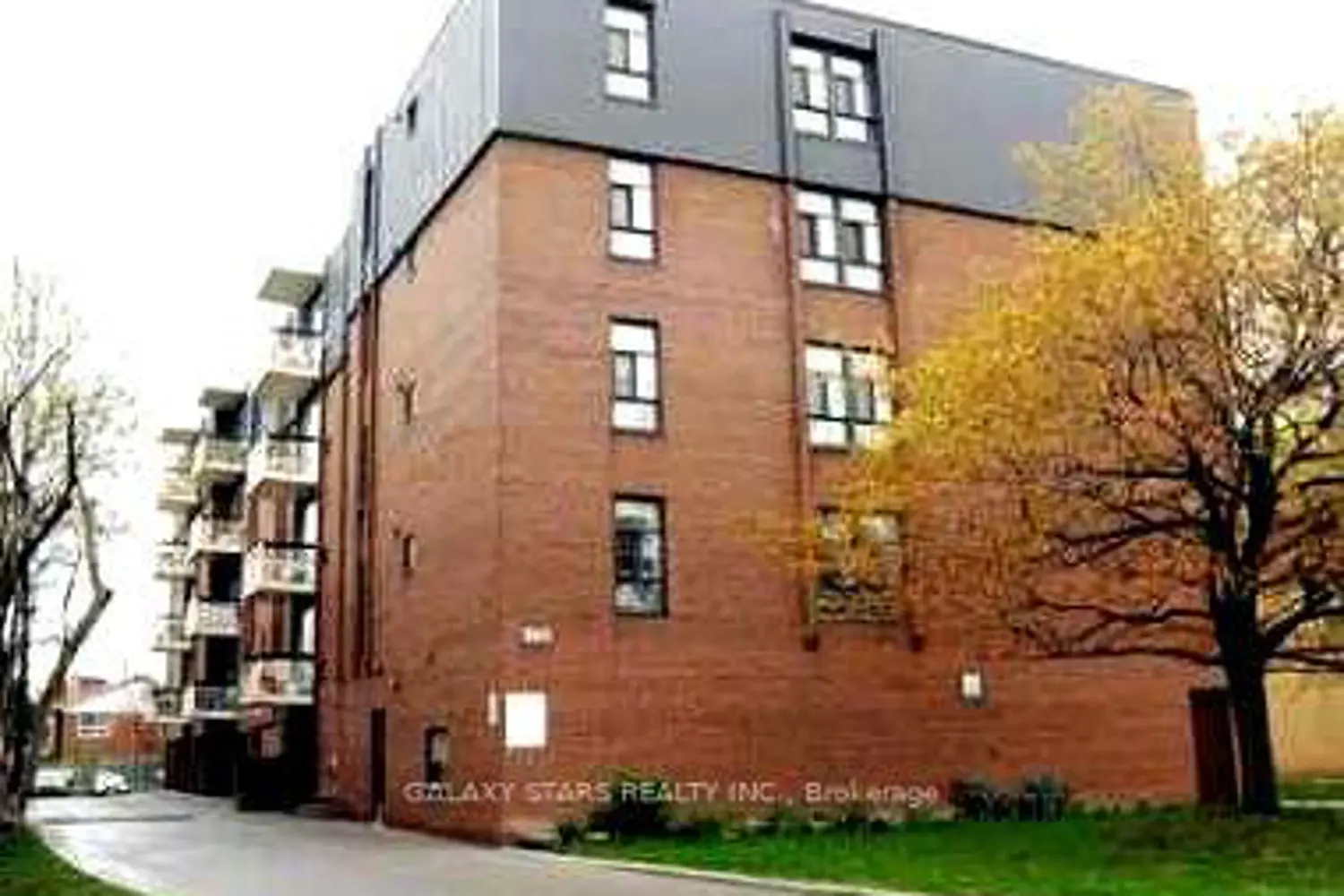 895 Kennedy Road 304