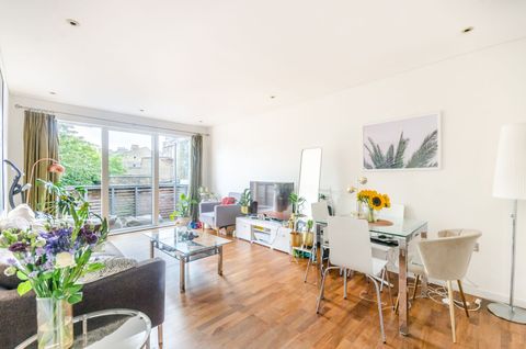 Balham Grove, Balham, London SW12