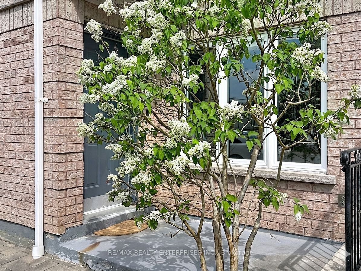 Additional image 4 of 102-52 Aerodrome Crescent, Toronto, ON, M4G 4J1