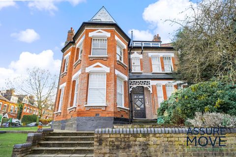 Haslemere Road, London N8