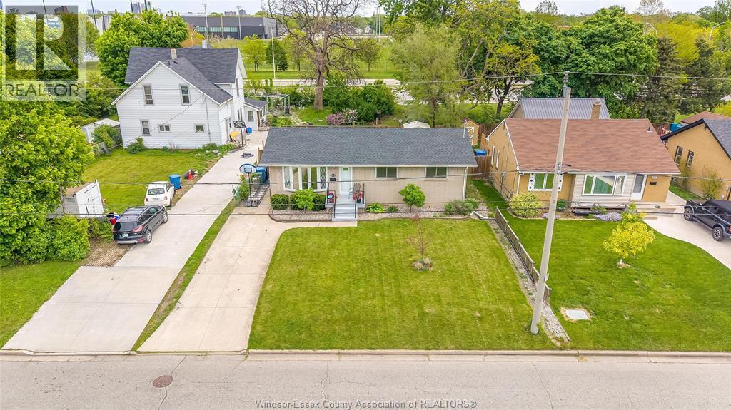 1038 Dot Avenue, Windsor, ON, N9C3H8