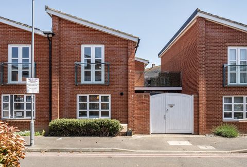 Furlong Avenue, Mitcham CR4