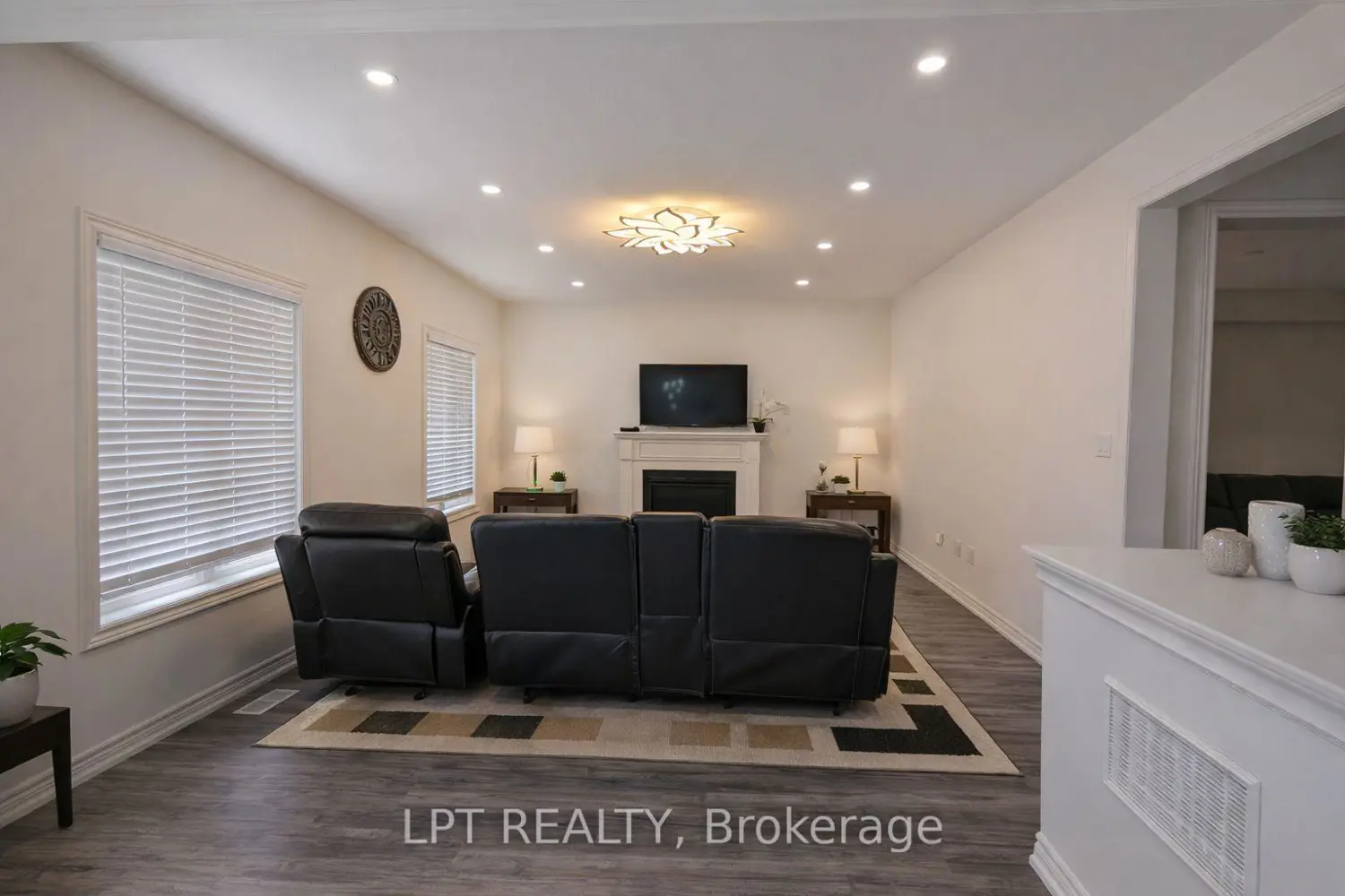 1852 Grandview Street photo 2