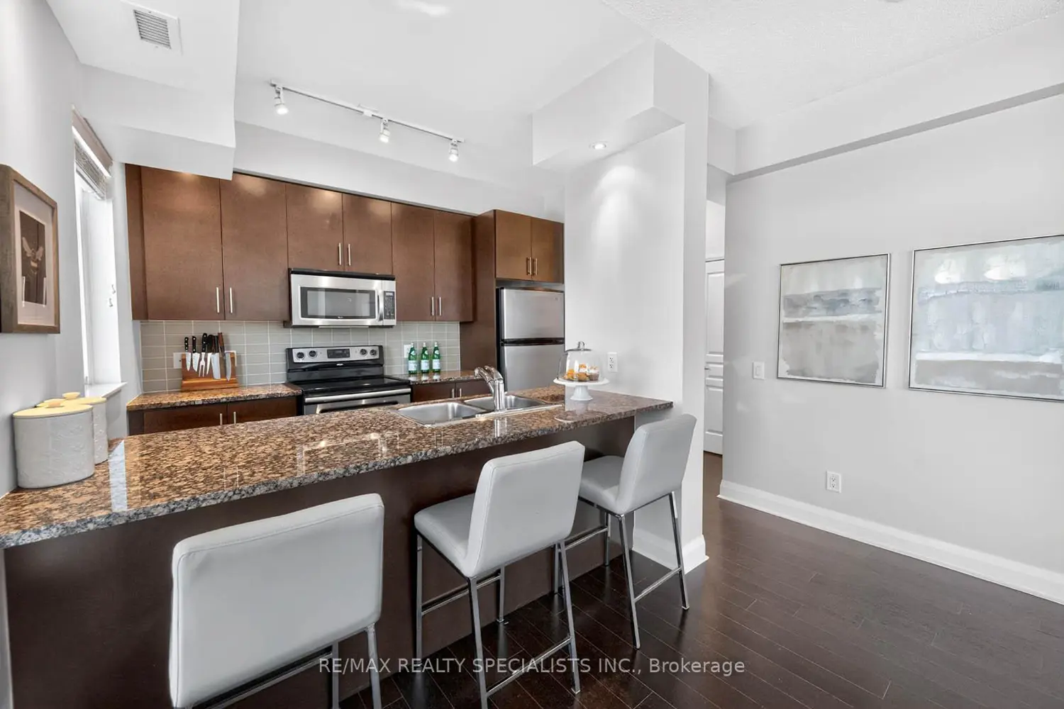 Additional image 8 of 1 Hurontario Street 306