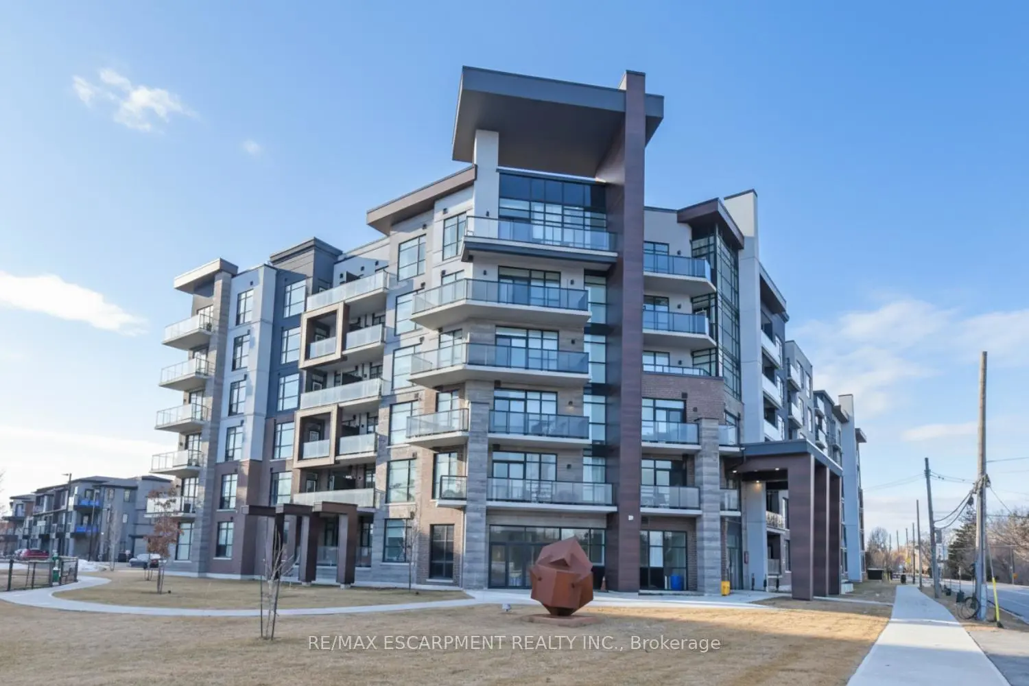 600 North Service Road 209