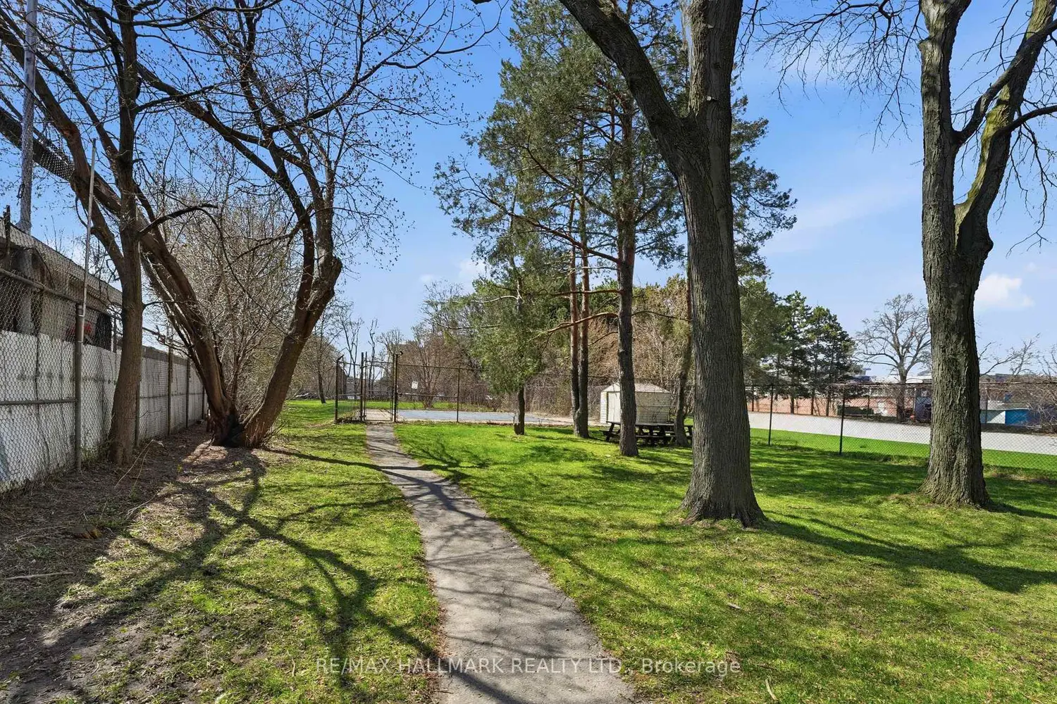 Additional image 18 of 180 Markham Road 503
