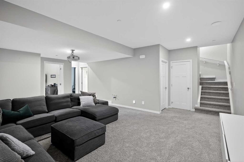Additional image 5 of 31 Lucas Boulevard NW, Calgary, AB, T3P 1H8