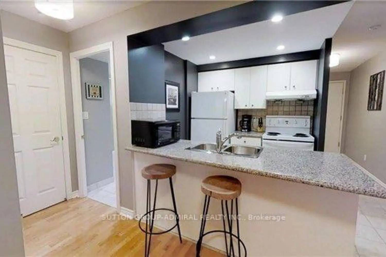 Additional image 3 of 168 Simcoe Street 722