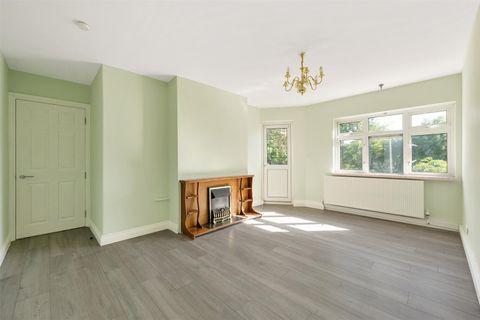 Hermitage Walk, South Woodford E18