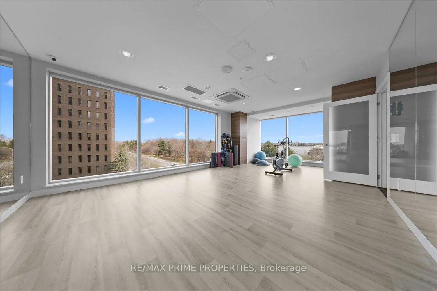 Additional image 16 of 805 Carling Avenue 3705