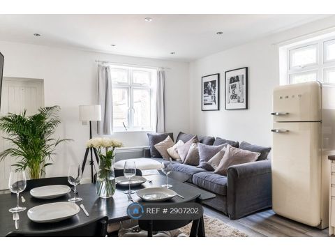 Morden Road, London SW19, Room to rent