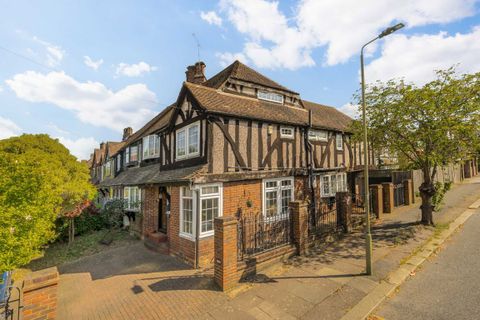 Colindeep Lane, London NW9