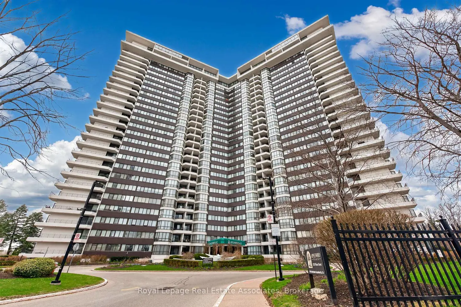 1333 Bloor Street Ph15