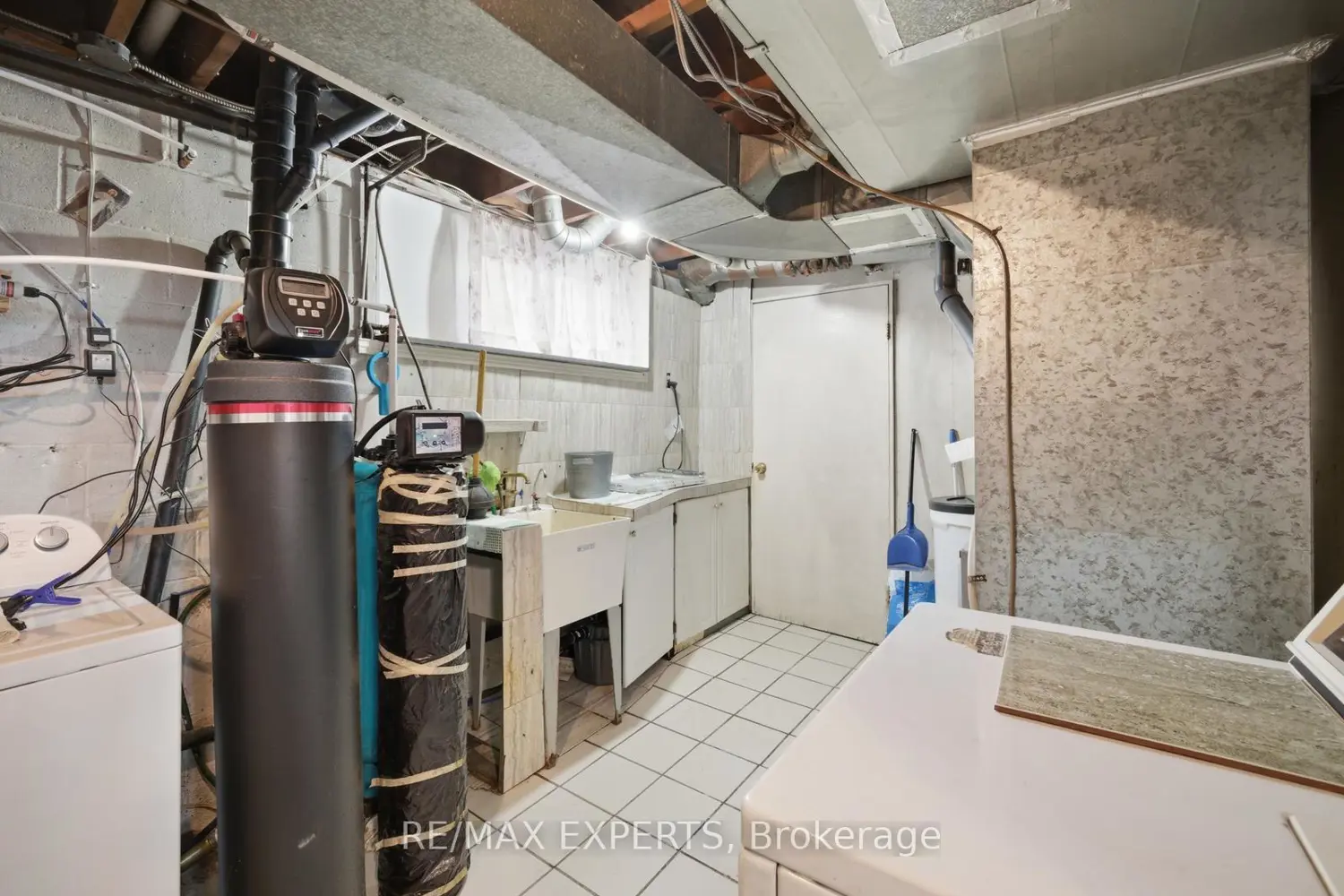 Additional image 14 of 5945 King Street