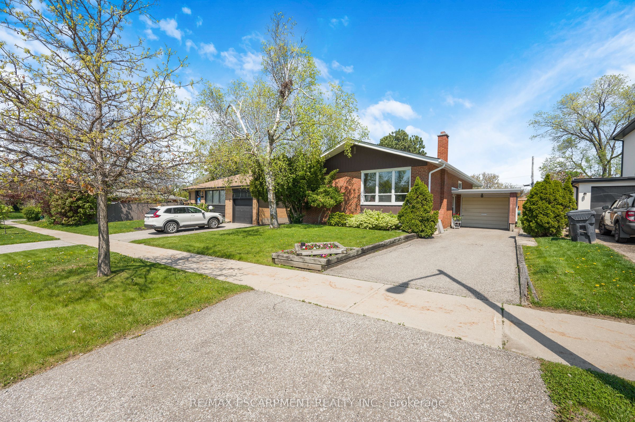 6 Deanefield Crescent, Toronto, ON, M9B 3B3