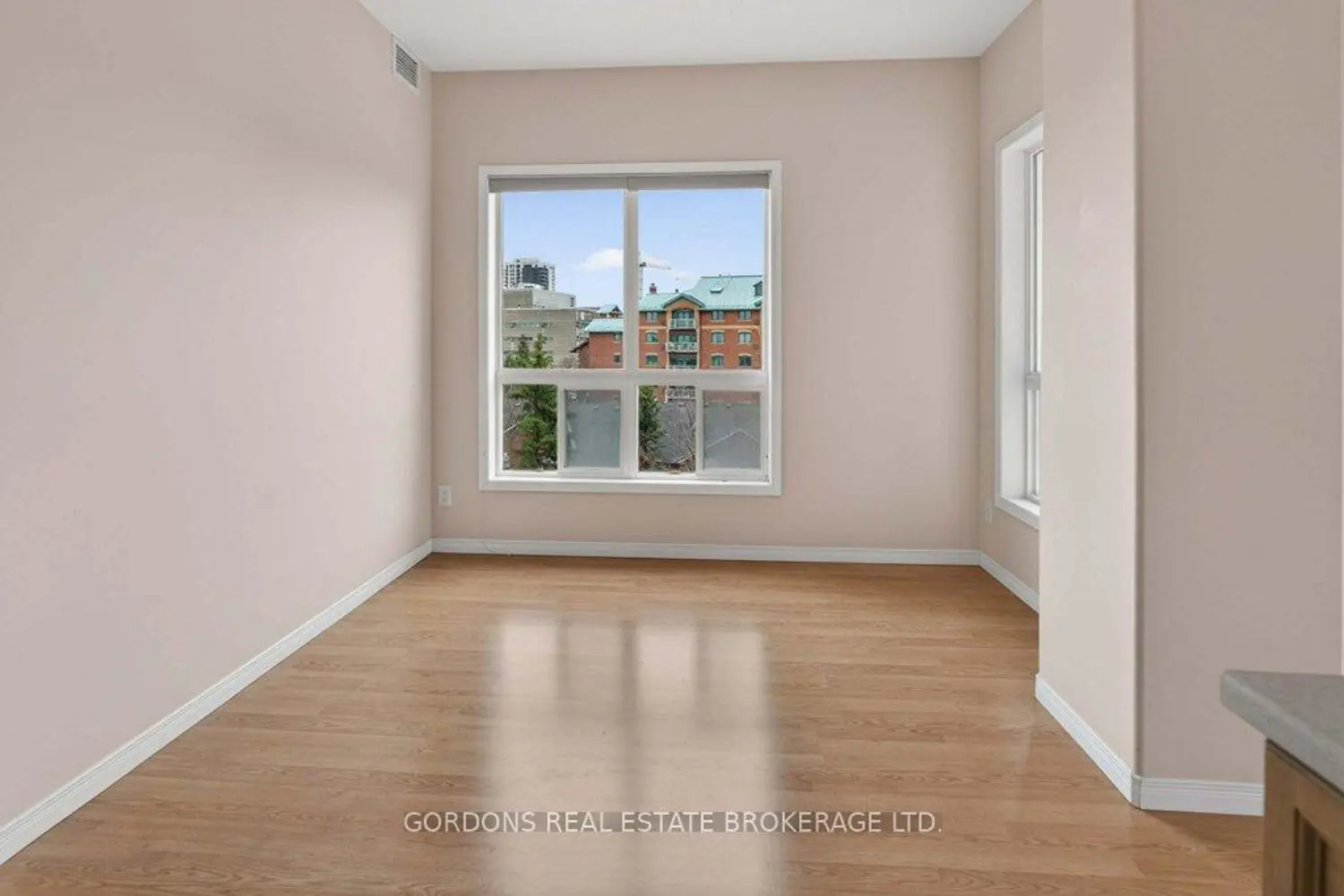 Additional image 16 of 350 Wellington Street 401