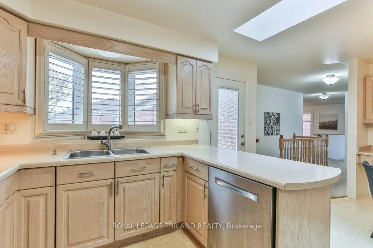 60 Rosecliffe Crescent 8 photo 2