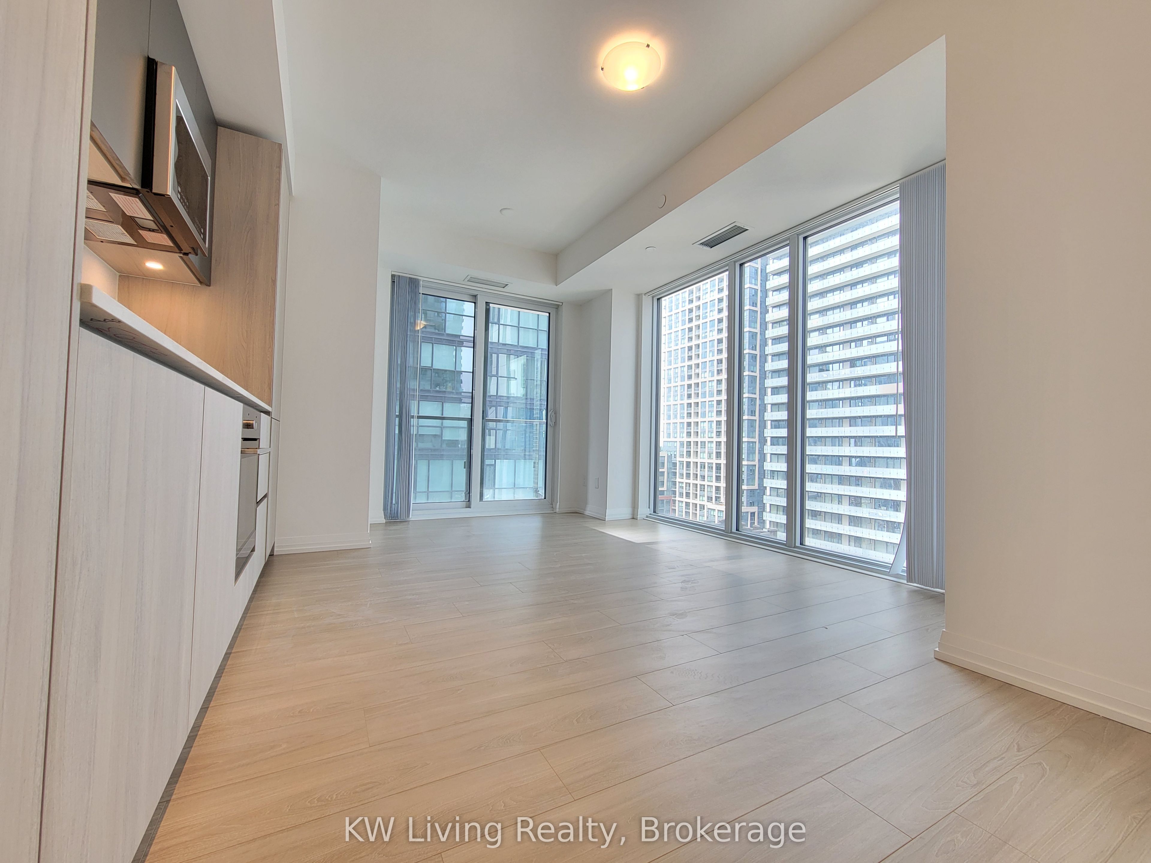Additional image 4 of 2203-8 Widmer Street, Toronto, ON, M5E 0G1