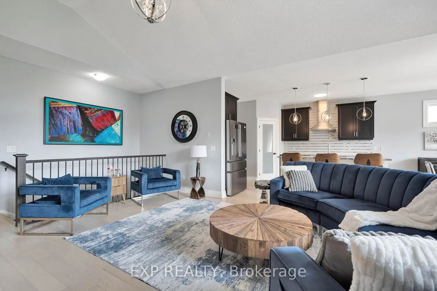 493 Bennett Crescent photo 5