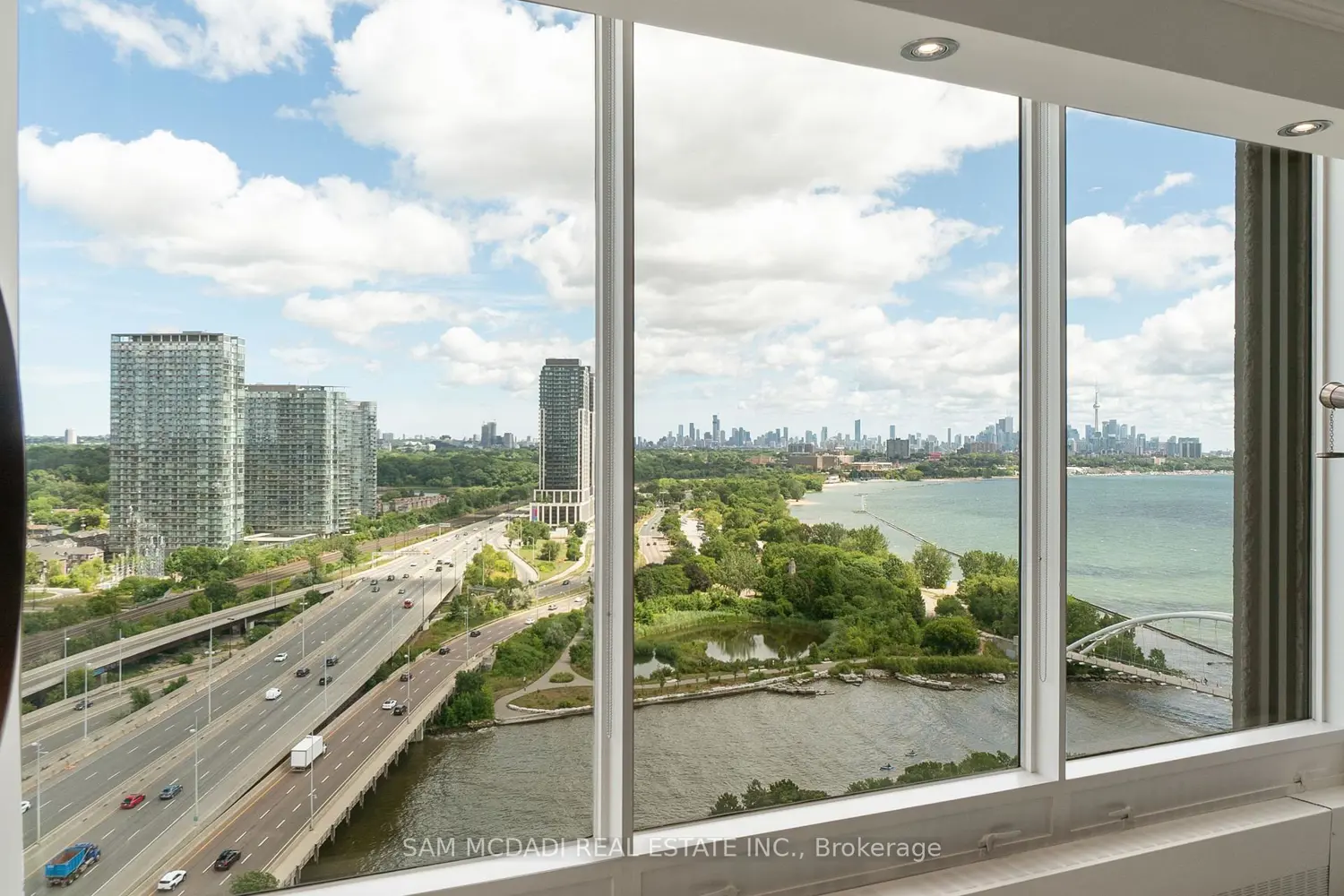 2045 Lakeshore Boulevard 2212 photo 2