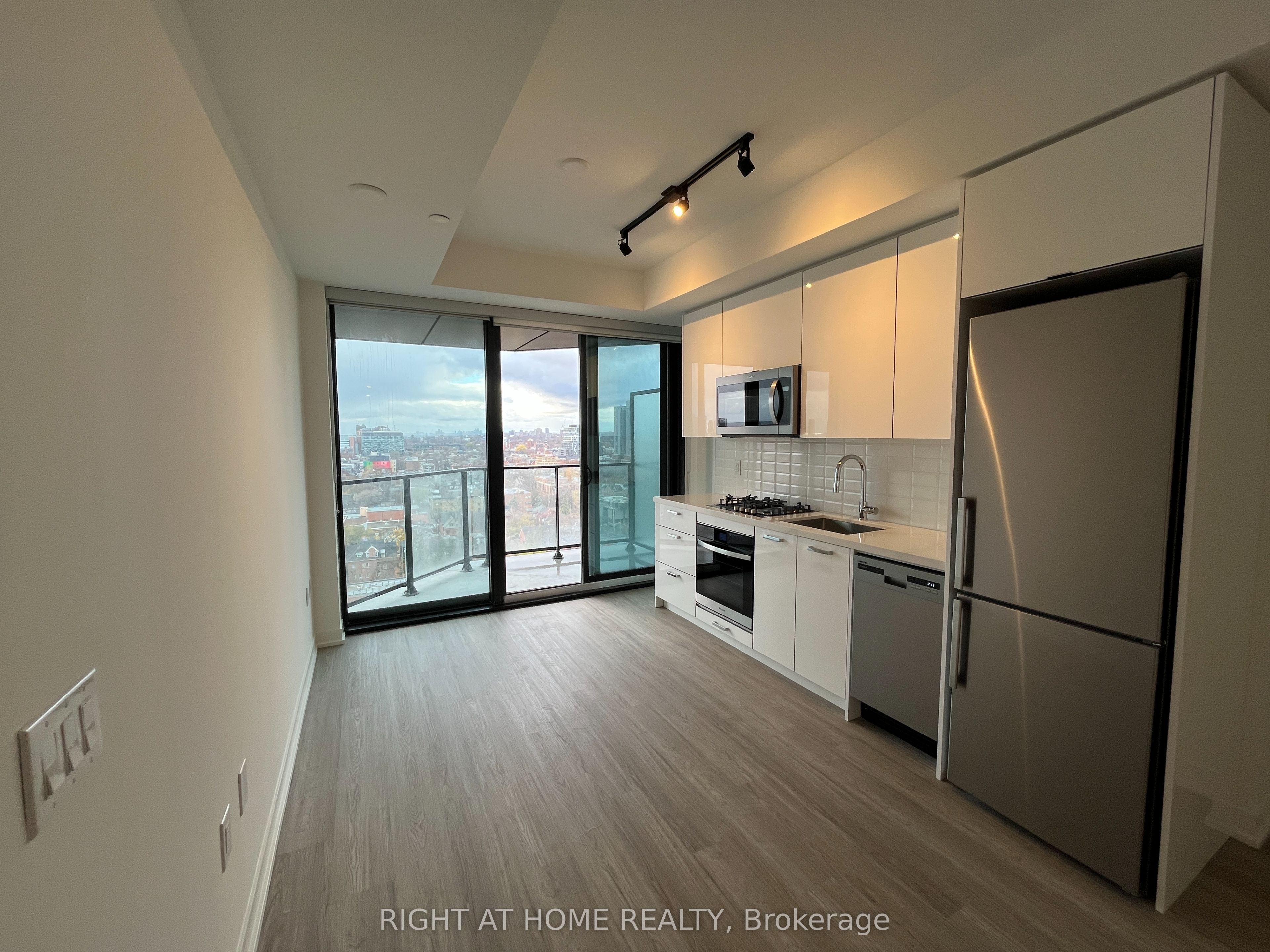 Additional image 2 of 1615-195 Mccaul Street, Toronto, ON, M5T 1W6