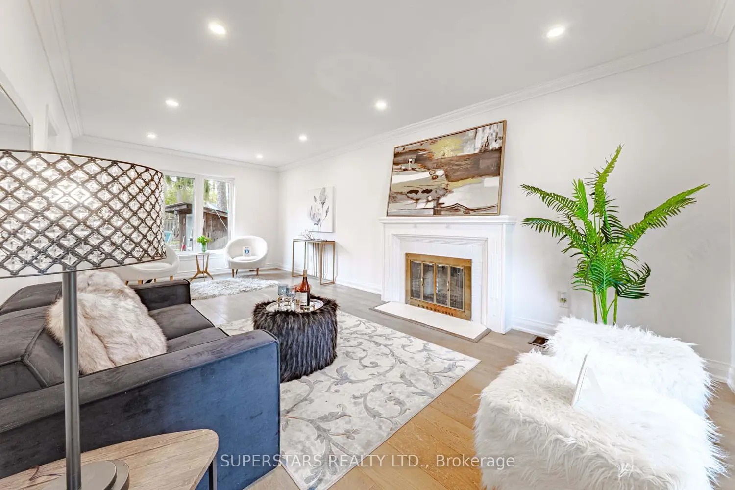 84 Lawrence Avenue photo 2