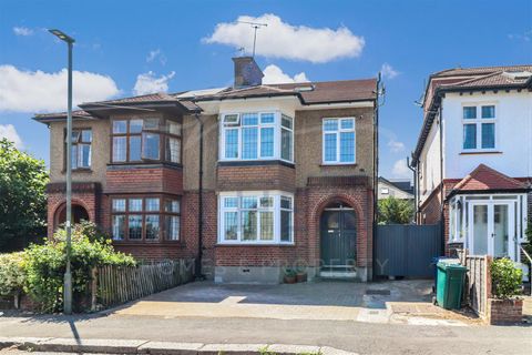 Woodville Road, New Barnet, Barnet EN5