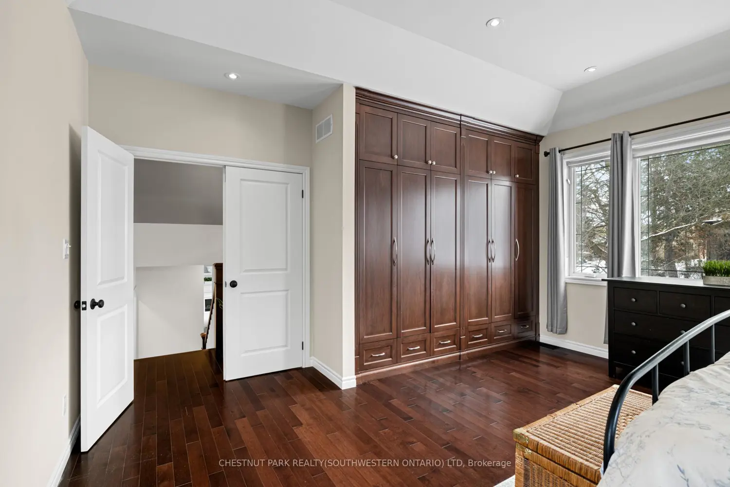 75 Lyon Avenue photo 5