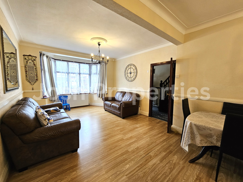 Lyndhurst Gardens, Ilford IG2