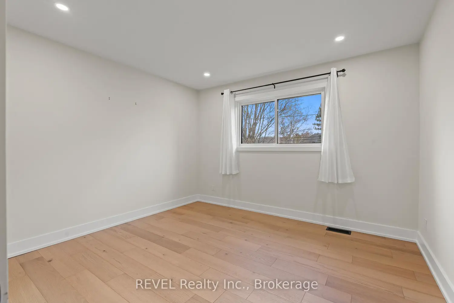 Additional image 8 of 1097 Pelham Street