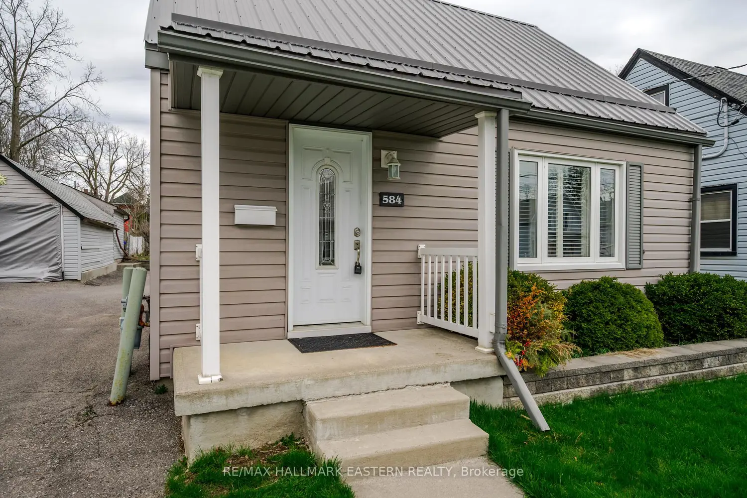584 Paterson Street