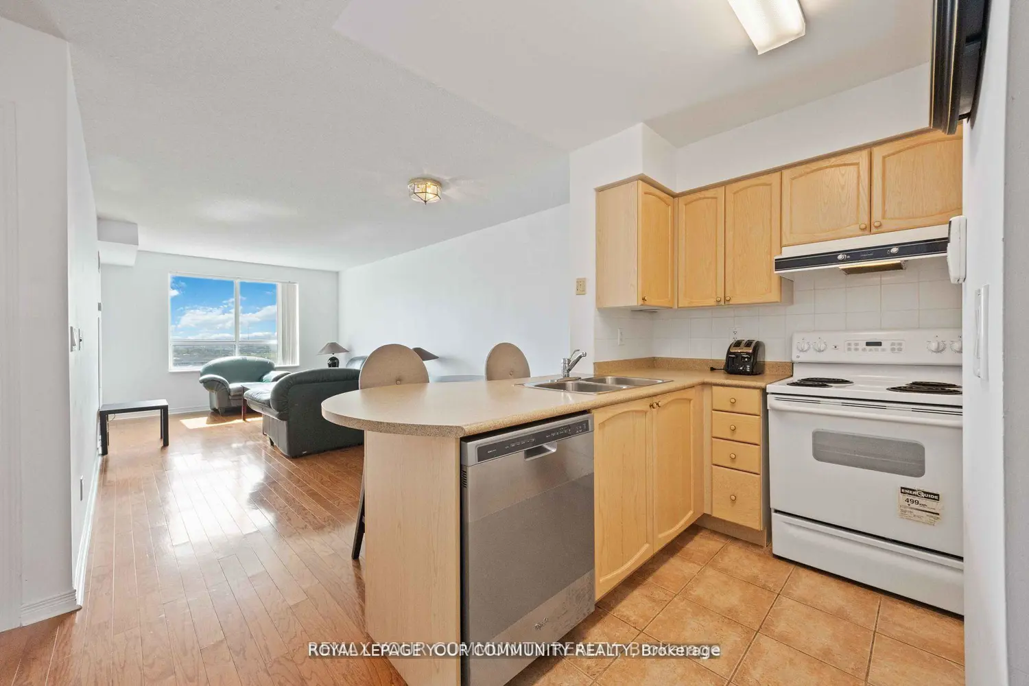 Additional image 10 of 23 Oneida Crescent 909