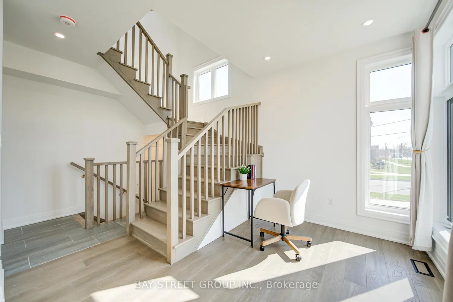 324 King Road photo 2