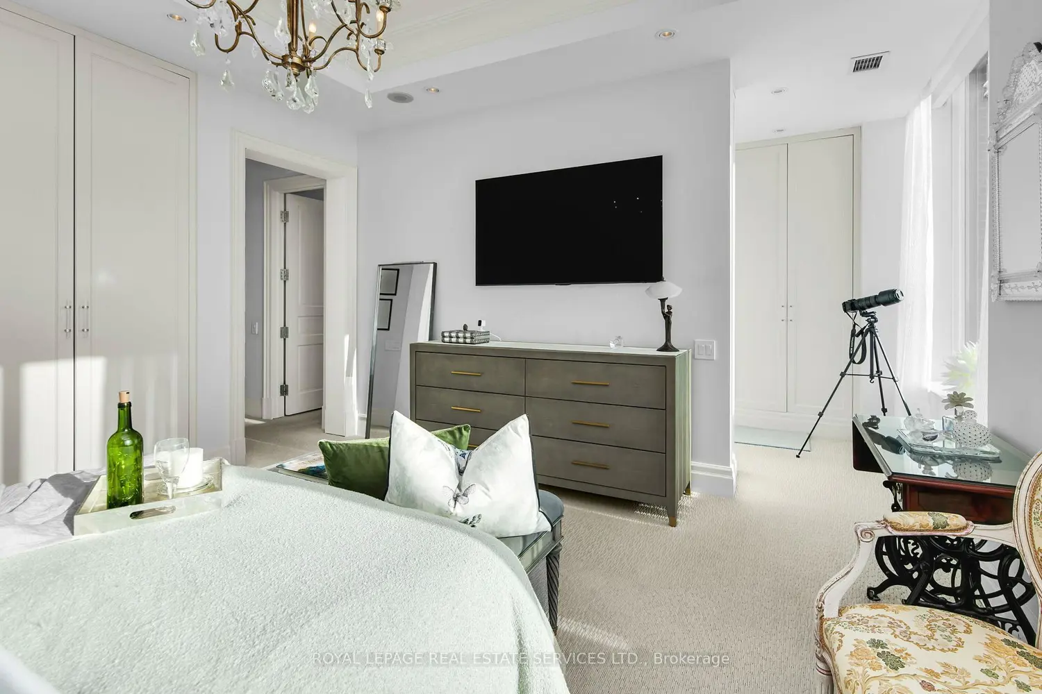 155 St Clair Avenue 1701 photo 4
