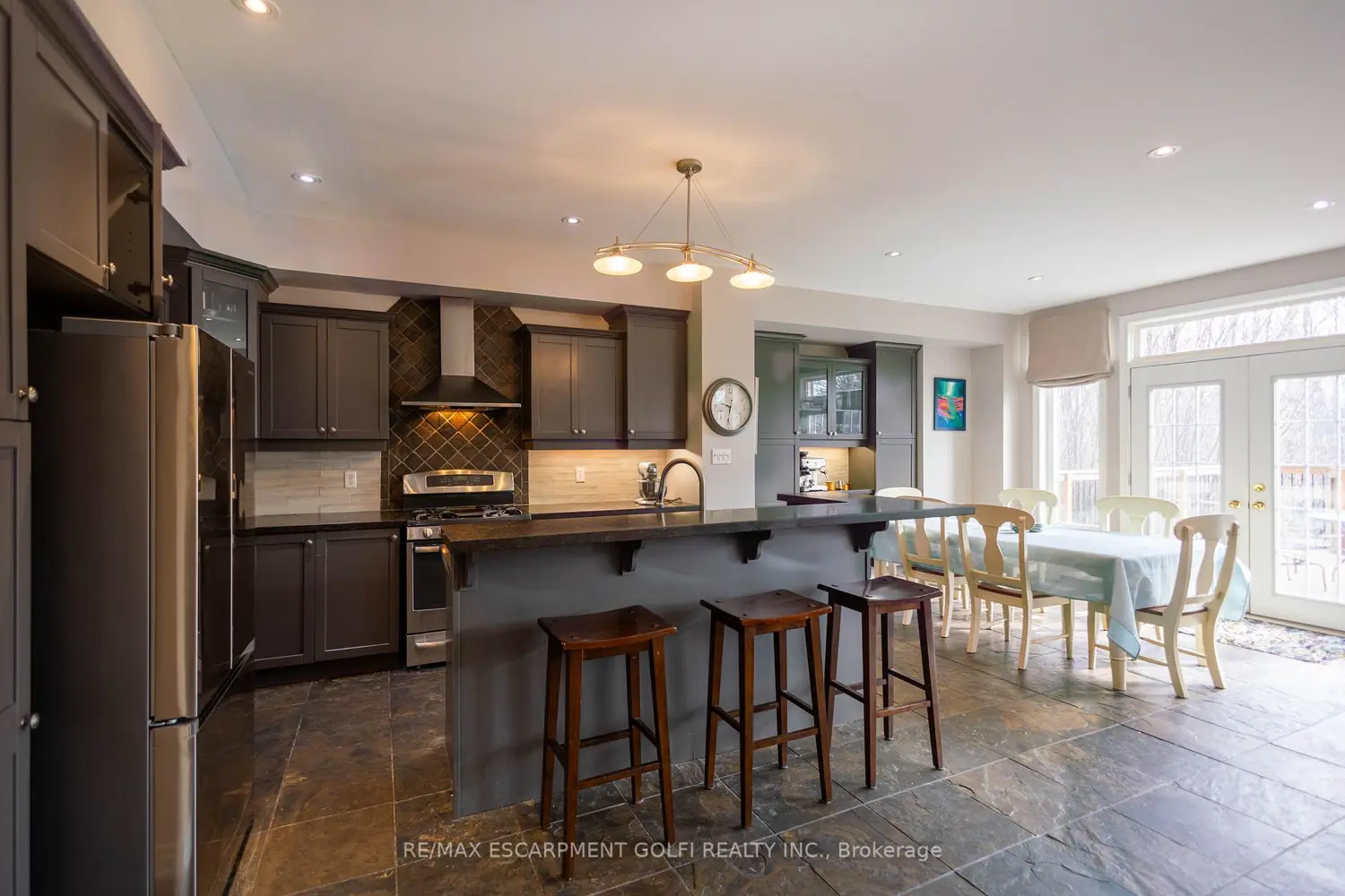 216 Diiorio Circle photo 3