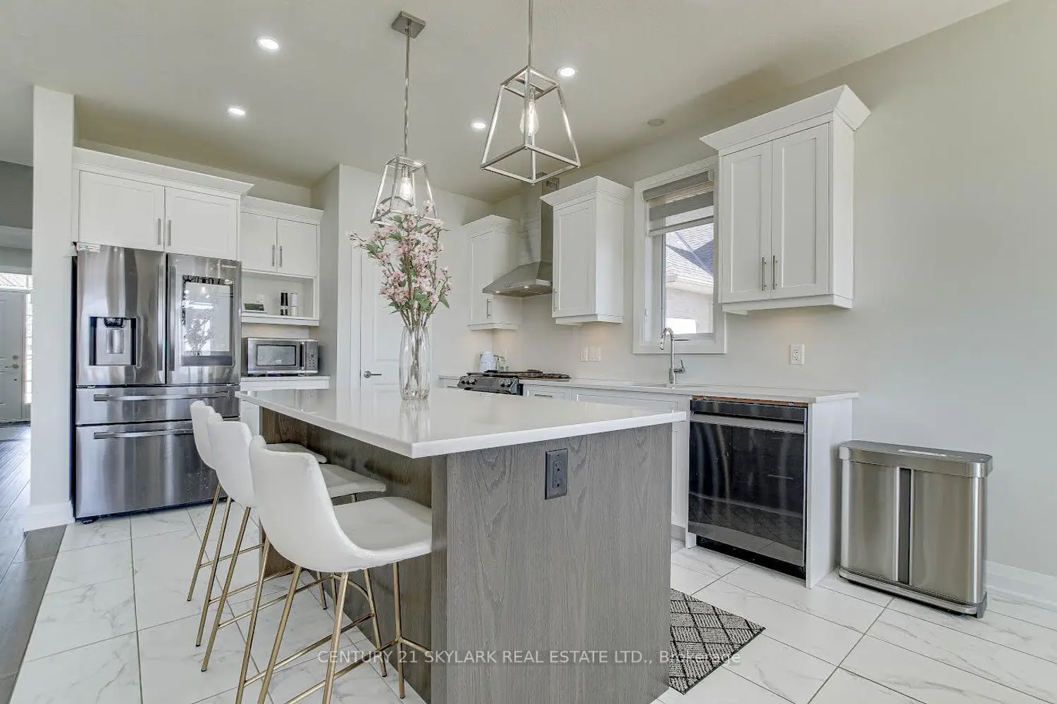 2033 Lockwood Crescent photo 4