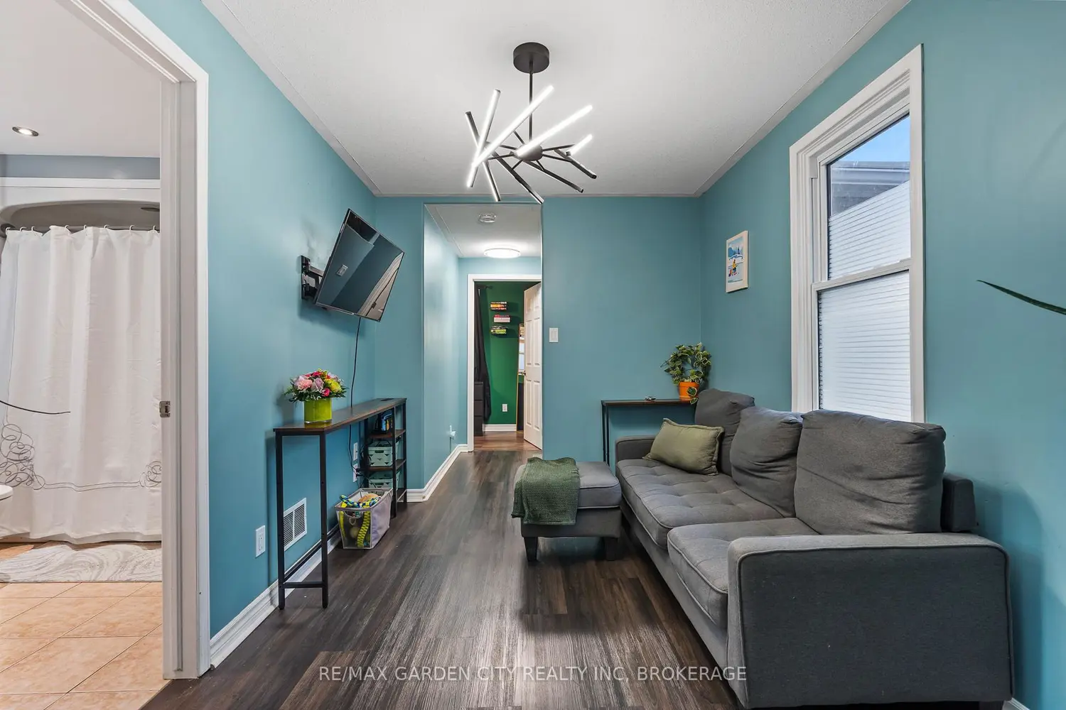 291 Alberta Street photo 4