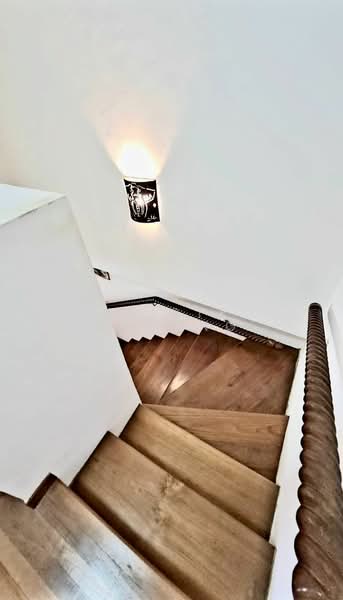 Chartwell Drive photo 4