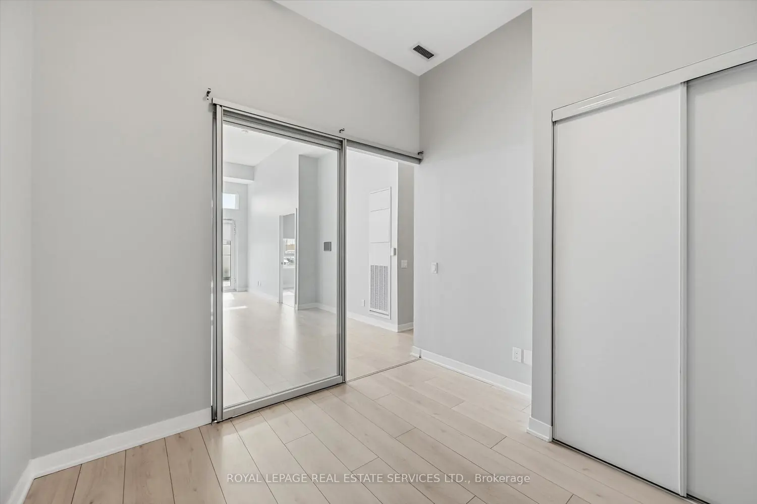 Additional image 10 of 405 Dundas Street 104