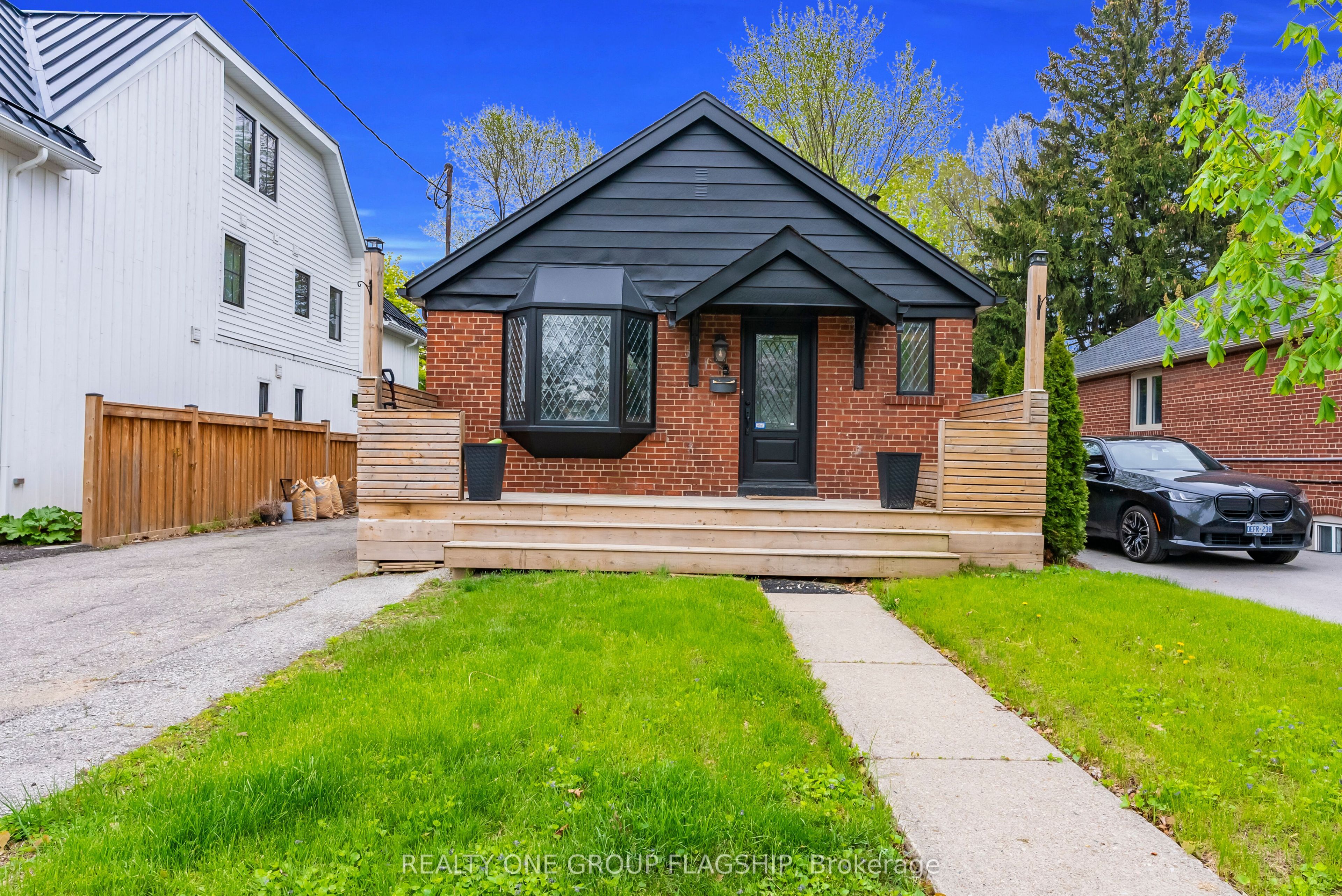 Additional image 3 of 19 Yorkview Drive, Toronto, ON, M8Z 2G1