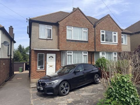 Wroxham Gardens, Potters Bar EN6