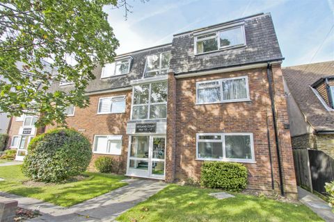 Pembroke Road, Ruislip HA4