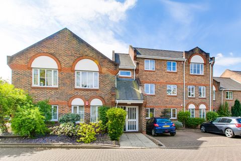 Catherine Drive, Richmond TW9