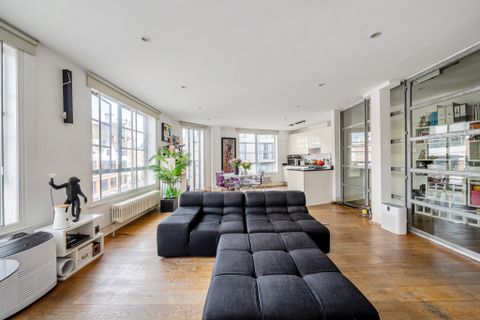 Goswell Road, Clerkenwell, London EC1V